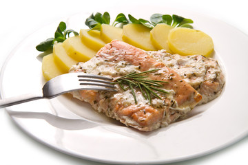 salmon fillet with potatoes