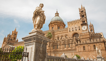 Fototapeta na wymiar Palermo - South portal katedry