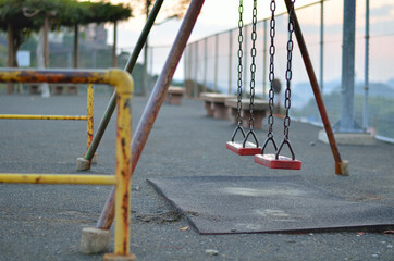 公園のブランコ