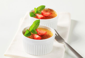 Creme brulee desserts