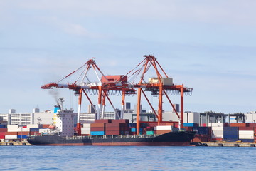 Fototapeta premium Container ship in the harbor