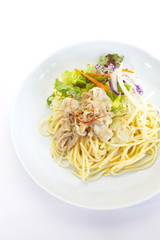 spaghetti pasta with green salad