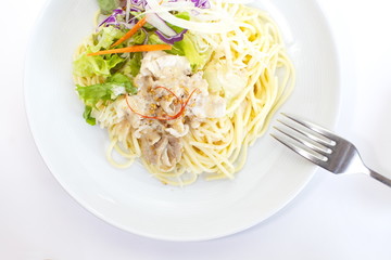 spaghetti pasta with green salad