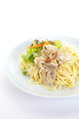 spaghetti pasta with green salad
