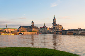 Fototapeta na wymiar Hochwasser in Dresden 2013