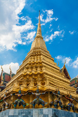 Fototapeta na wymiar Golden pagoda in Wat Pra Keaw , Bangkok