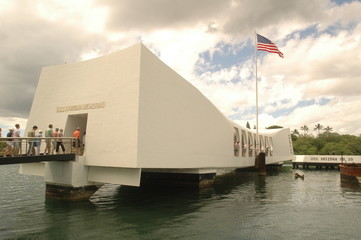 Obraz premium U.S.S. Arizona Memorial in Pearl Harbor.