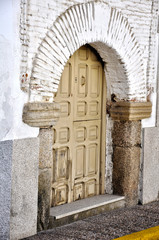 Garrovillas de Alconétar, puerta con arco de ladrillo