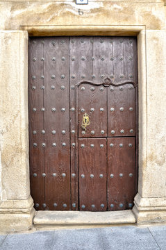 Puerta de madera y dintel de piedra, Garrovillas de Alcon&eacute;tar