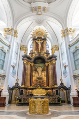 Fototapeta na wymiar Ołtarz kościoła Świętego Michała