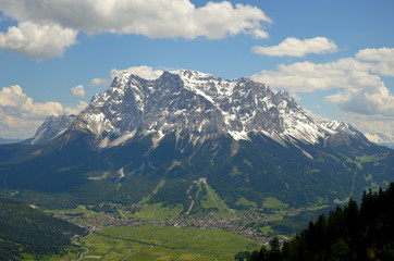 Fototapeta na wymiar Widok na Zugspitze