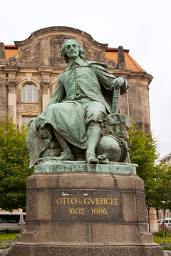 Otto von Guericke Denkmal 2