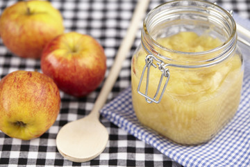Apfelkompott kochen