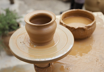 Manufacturing clay vase