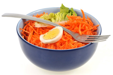 Carottes râpées, oeuf dur et salade