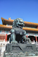 Fototapeta premium The bronze lion statue in Forbidden City