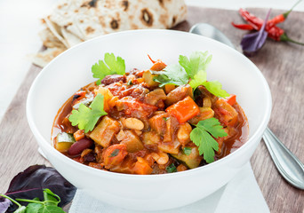 Vegetarian chilli with red and white beans