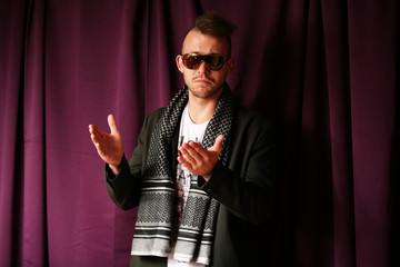 attraktiver junger Mann