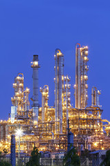 Obraz na płótnie Canvas Energy fron petrochemical plant - Night scene