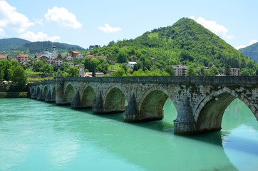 Fototapeta na wymiar Mehmed most na Drina