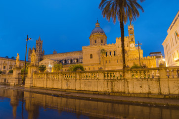 Fototapeta na wymiar Katedra w Palermo, Sycylia, Włochy. Wcześnie rano
