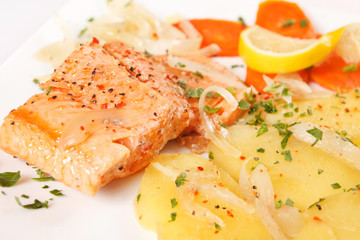 salmon fillet with potatoes