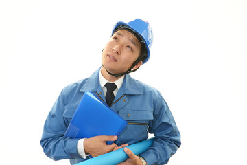 疲れた表情の作業員