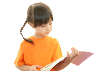 勉強をする女の子