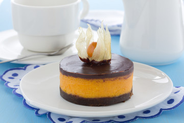 Pumpkin cheesecake with chocolate.
