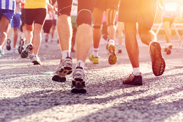 people running marathon