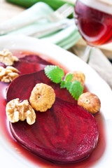 Rote Bete mit Feigen und Dressing