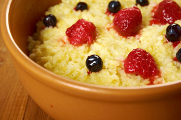 Millet porridge with berry
