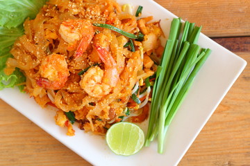 Stir fried rice noodle with prawns.