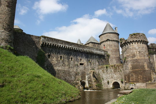 remparts ch&acirc;teau de foug&egrave;res
