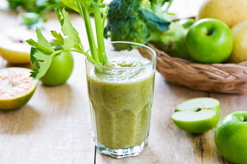 Apple with Celery and Broccoli smoothie