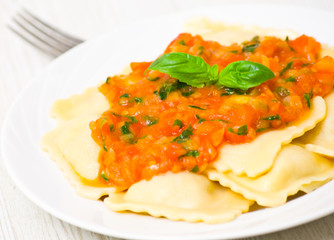 ravioli with tomato sauce and basil