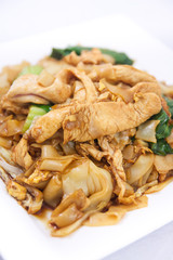 Pad se ew, Stir fried flat rice noodles with oyster sauce.