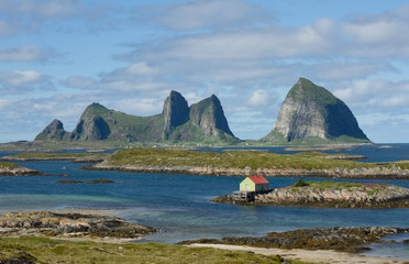 Mountain in the sea © John Sandoy