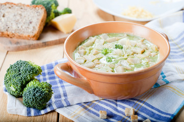 Healthy spring broccoli soup