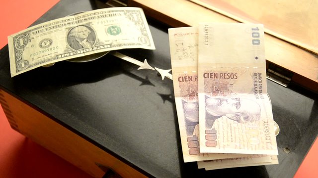 D&oacute;lar Blue