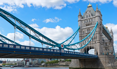 Fototapeta na wymiar Architectural landscape of Tower Bridge