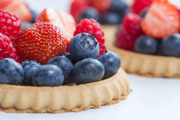 fresh berries tartlets