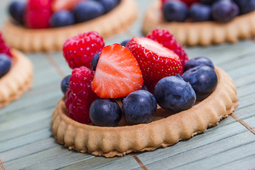 fresh berries tartlets