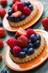fresh berries tartlets