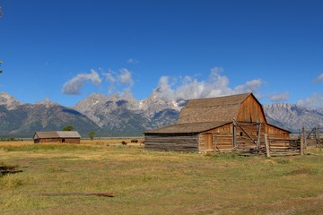 Fototapeta na wymiar Mormon Row Barn w Grand Tetons