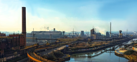 Naklejka premium Industrial scene wirh large factory