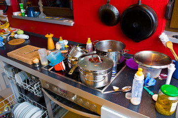 Fototapeta na wymiar chaos w kuchni