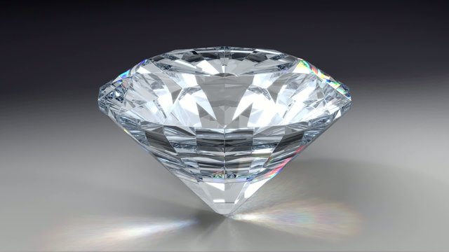 drehender geschliffener Diamant