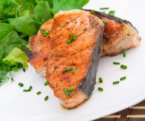 grilled salmon and salad