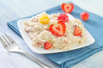 oat flakes with strawberry